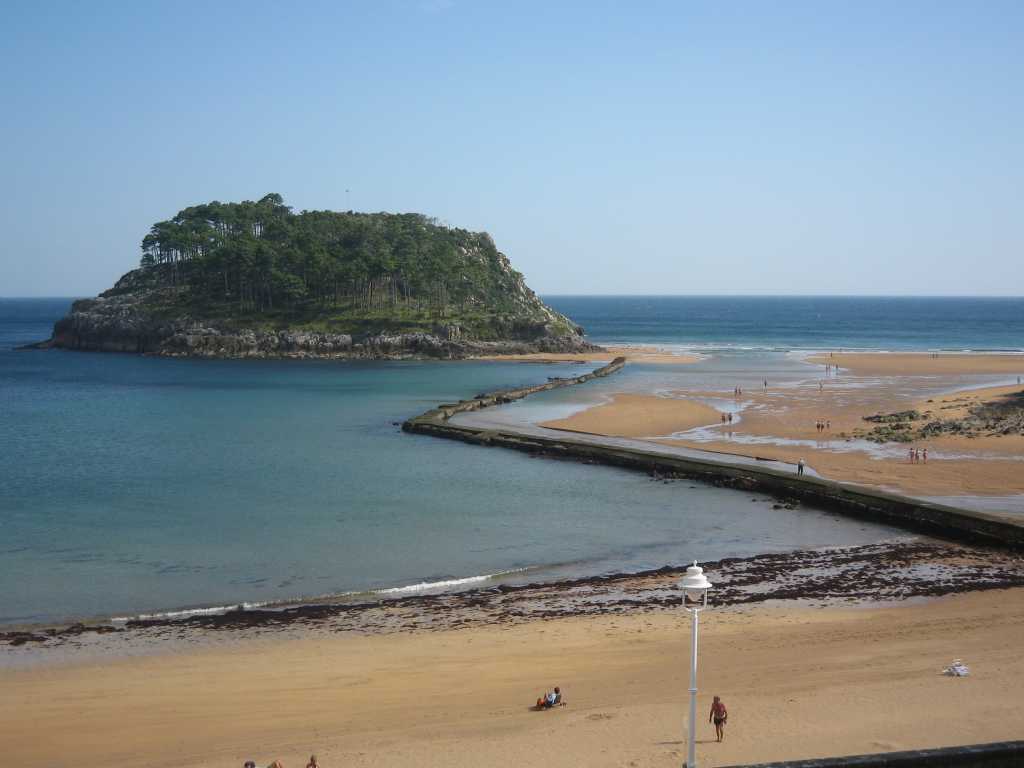 La isla y playa de Lekeitio