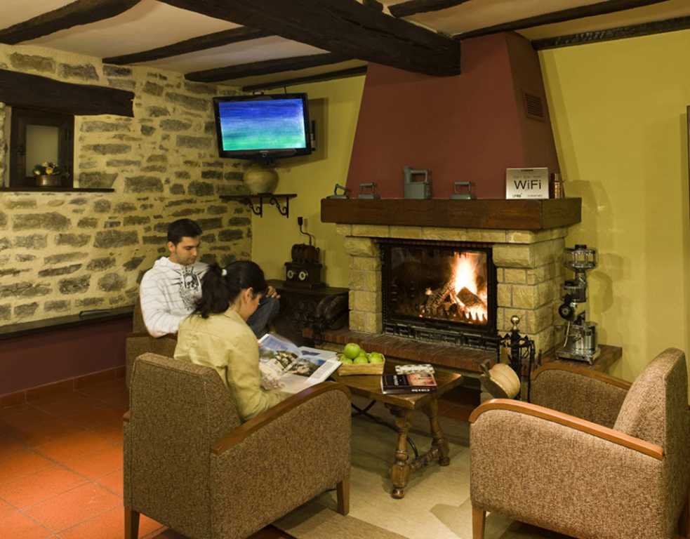 Sala de TV con Chimenea