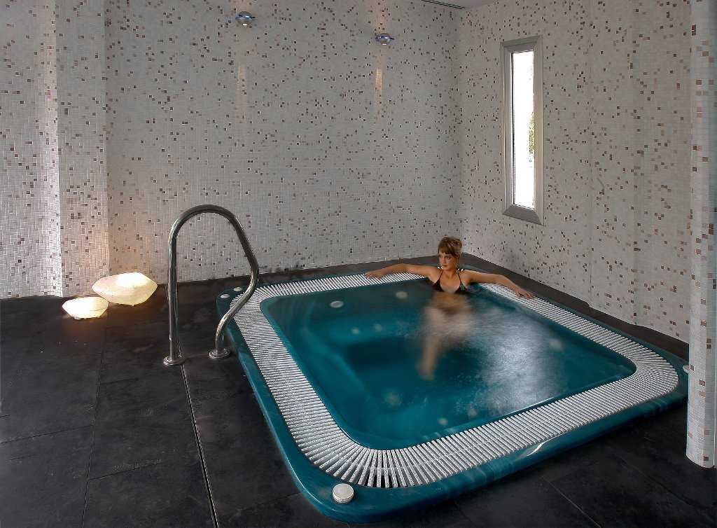 Jacuzzi