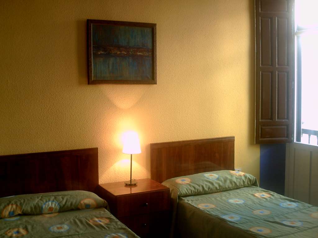 Estancia de 2 noches oferta del 10% en habitacion cuadruple con baño privado.