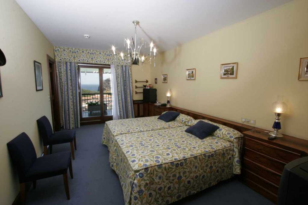 foto hotel arresi habitacion