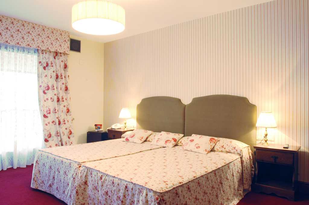 foto hotel arresi habitacion