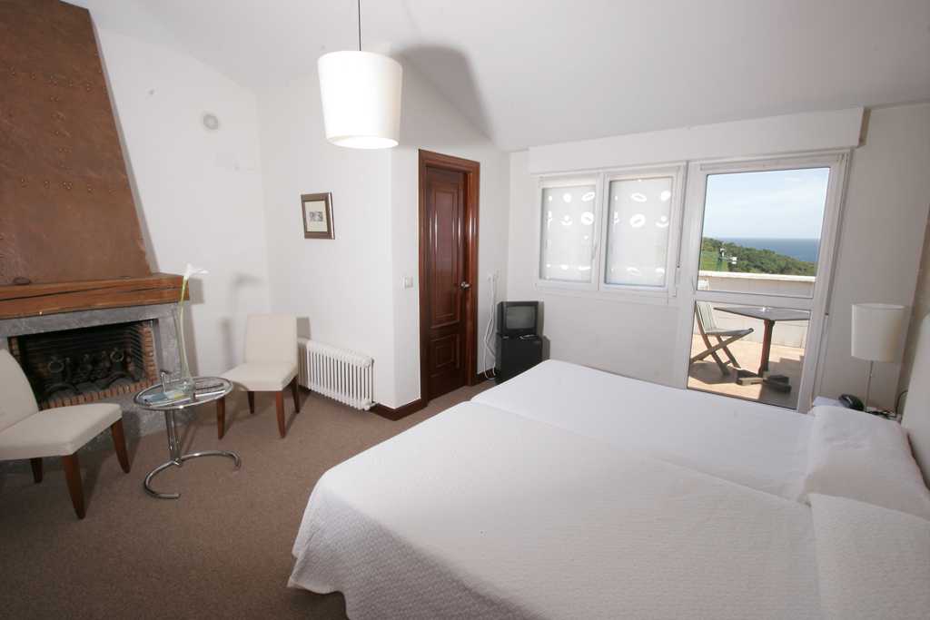 foto hotel arresi habitacion