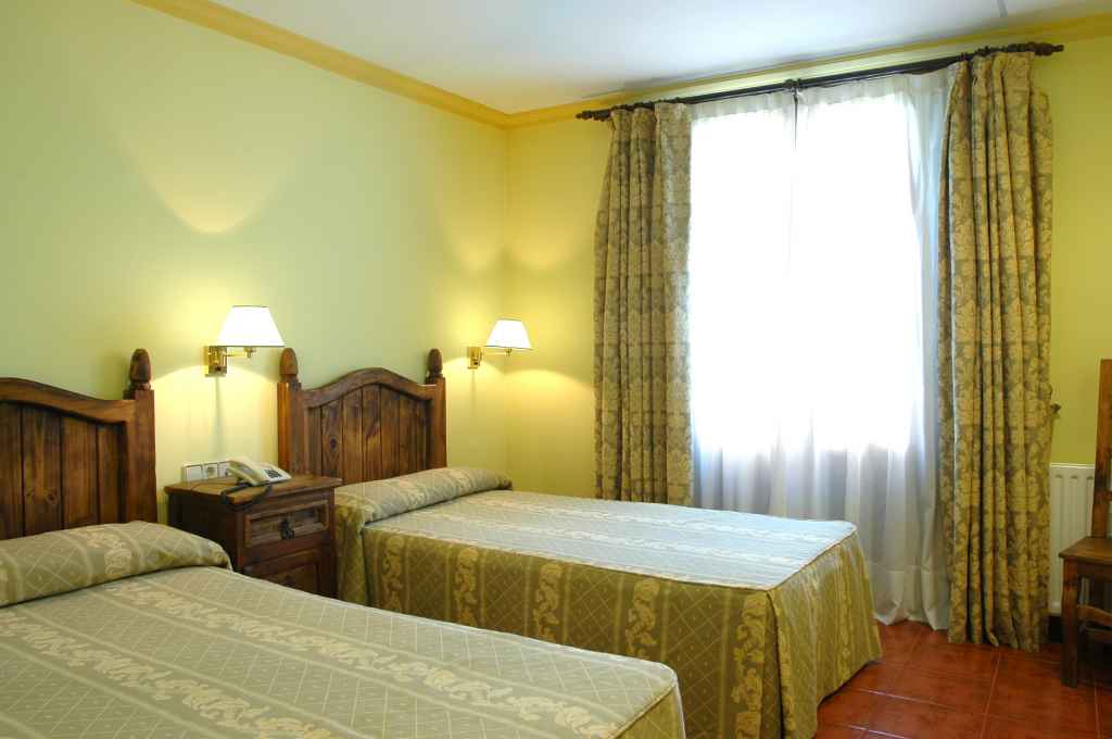 FOTO HABITACION DOBLE ARTE ERROTA