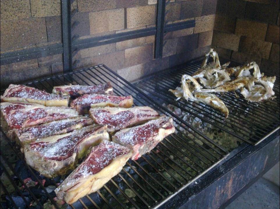 Especialidad restaurante Pikua en Mutriku pescados y carnes frescos a la parrilla