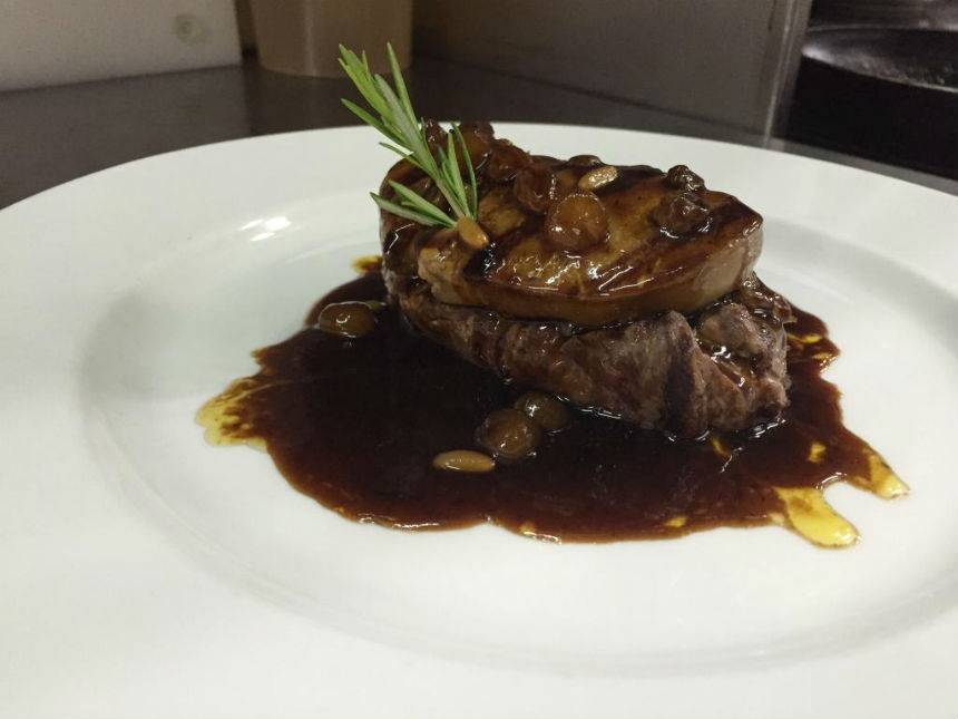 Solomillo de cerdo al oporto con foie